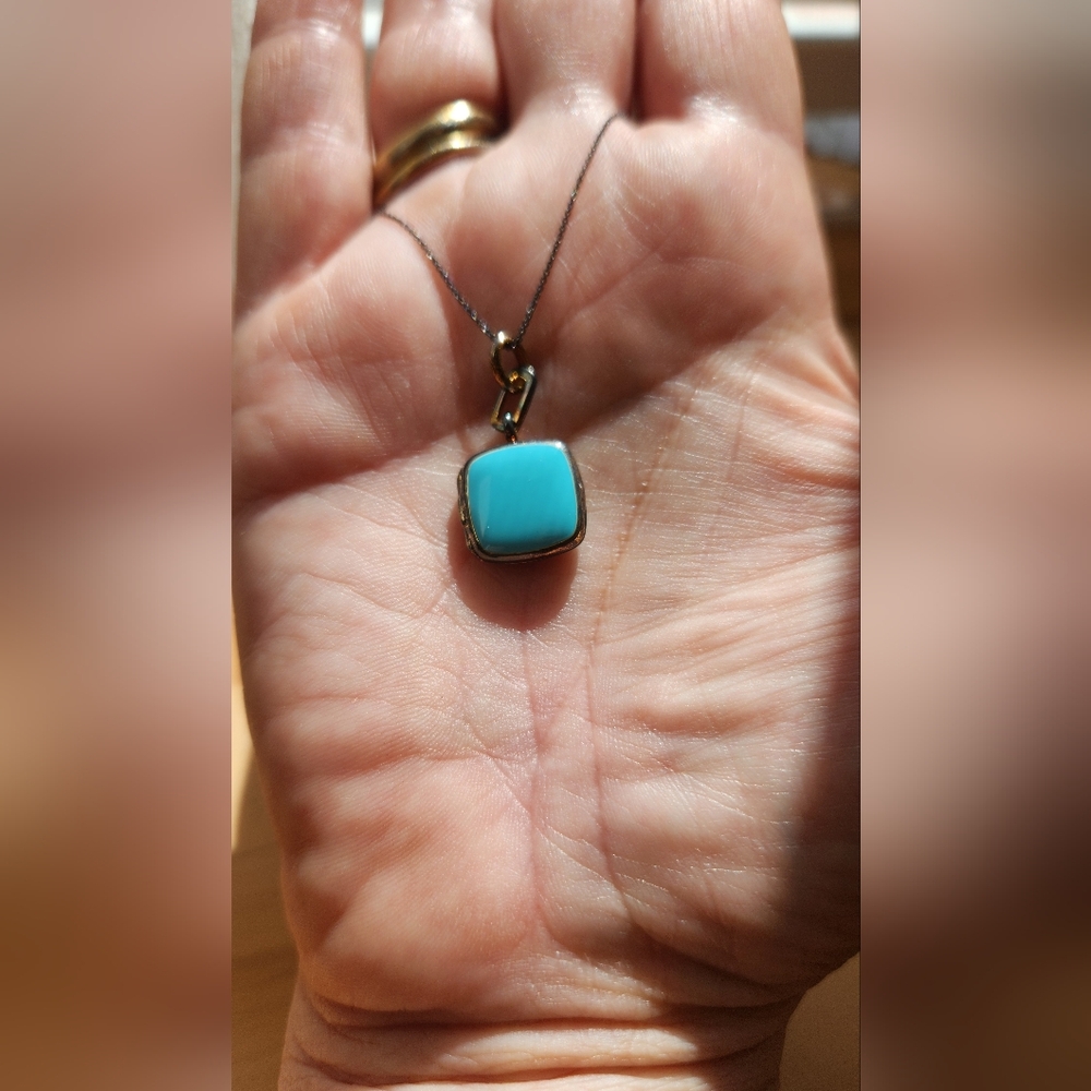 Elegant Turquoise Pendant Necklace - Picture 3 of 5